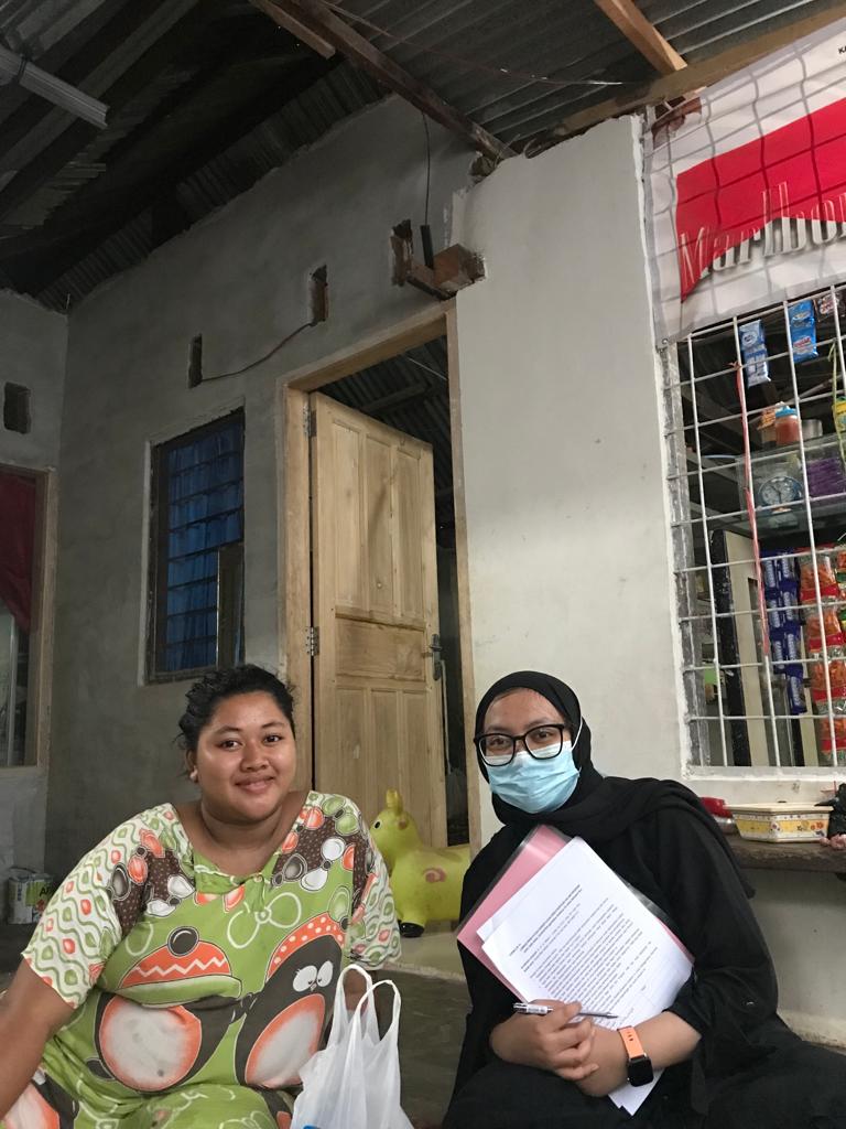 Kunjungan pertamaku ke rumah ibu Ainun